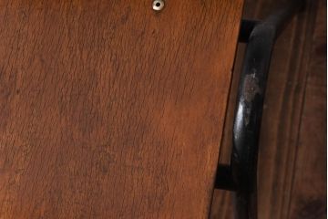 ヴィンテージ家具　イギリスビンテージ　レトロな雰囲気が漂うスクールチェア(鉄脚チェア、椅子)(2)
