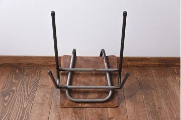 ヴィンテージ家具　イギリスビンテージ　レトロな雰囲気が漂うスクールチェア(鉄脚チェア、椅子)(2)