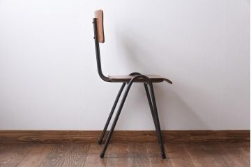 ヴィンテージ家具　イギリスビンテージ　レトロな雰囲気が漂うスクールチェア(鉄脚チェア、椅子)(3)