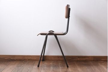 ヴィンテージ家具　イギリスビンテージ　レトロな雰囲気が漂うスクールチェア(鉄脚チェア、椅子)(3)