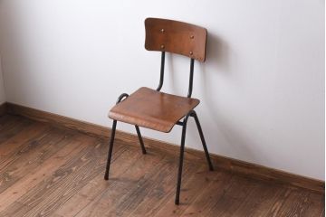 ヴィンテージ家具　イギリスビンテージ　レトロな雰囲気が漂うスクールチェア(鉄脚チェア、椅子)(3)