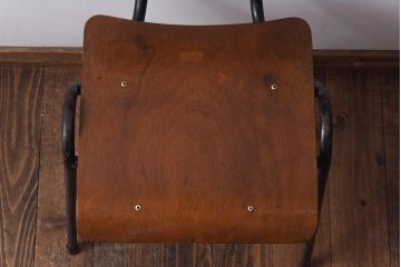 ヴィンテージ家具　イギリスビンテージ　レトロな雰囲気が漂うスクールチェア(鉄脚チェア、椅子)(3)
