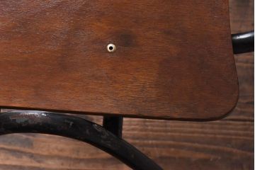 ヴィンテージ家具　イギリスビンテージ　レトロな雰囲気が漂うスクールチェア(鉄脚チェア、椅子)(3)