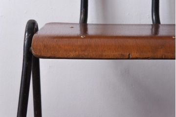 ヴィンテージ家具　イギリスビンテージ　レトロな雰囲気が漂うスクールチェア(鉄脚チェア、椅子)(3)
