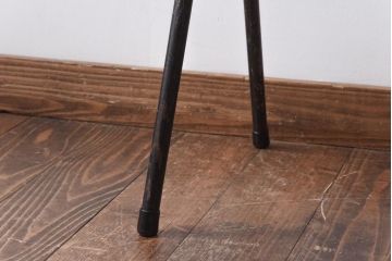 ヴィンテージ家具　イギリスビンテージ　レトロな雰囲気が漂うスクールチェア(鉄脚チェア、椅子)(3)