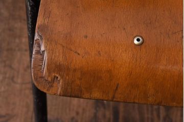 ヴィンテージ家具　イギリスビンテージ　レトロな雰囲気が漂うスクールチェア(鉄脚チェア、椅子)