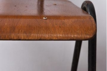 ヴィンテージ家具　イギリスビンテージ　レトロな雰囲気が漂うスクールチェア(鉄脚チェア、椅子)