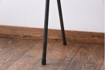 ヴィンテージ家具　イギリスビンテージ　レトロな雰囲気が漂うスクールチェア(鉄脚チェア、椅子)