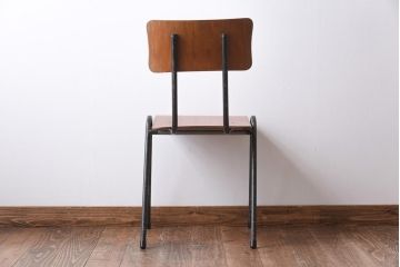 ヴィンテージ家具　イギリスビンテージ　レトロな雰囲気が漂うスクールチェア(鉄脚チェア、椅子)