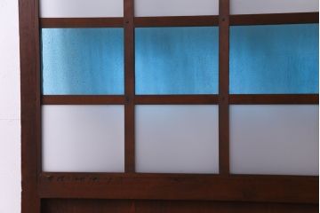 和製アンティーク　ヒノキ材　リメイク　色ガラスレトロモダンな印象の蔵戸　(R-031286)