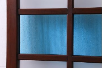 和製アンティーク　ヒノキ材　リメイク　色ガラスレトロモダンな印象の蔵戸(きつね格子、狐格子、建具、引き戸、格子戸、マス目、升目)