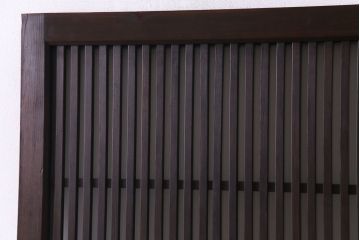 和製アンティーク　ヒノキ材　落ち着きと品のあるガラス入り格子蔵戸(格子戸、建具、引き戸、玄関戸)