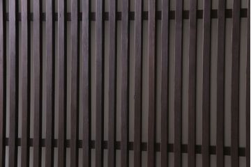 和製アンティーク　ヒノキ材　落ち着きと品のあるガラス入り格子蔵戸(格子戸、建具、引き戸、玄関戸)