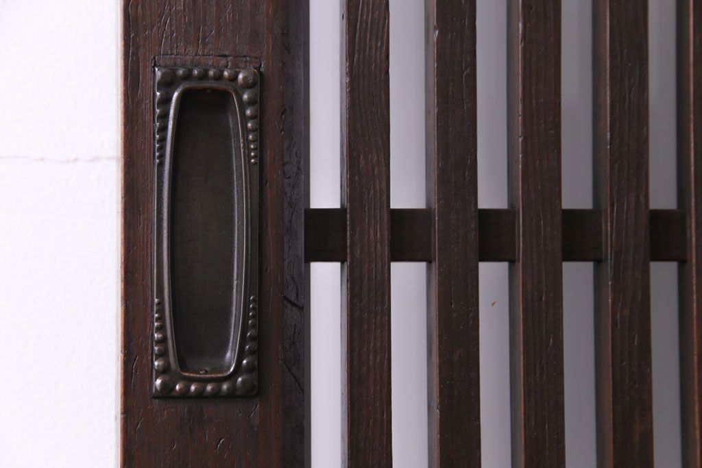 和製アンティーク　ヒノキ材　落ち着きと品のあるガラス入り格子蔵戸(格子戸、建具、引き戸、玄関戸)