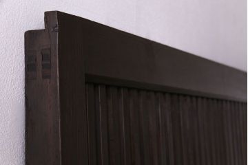 和製アンティーク　ヒノキ材　落ち着きと品のあるガラス入り格子蔵戸(格子戸、建具、引き戸、玄関戸)