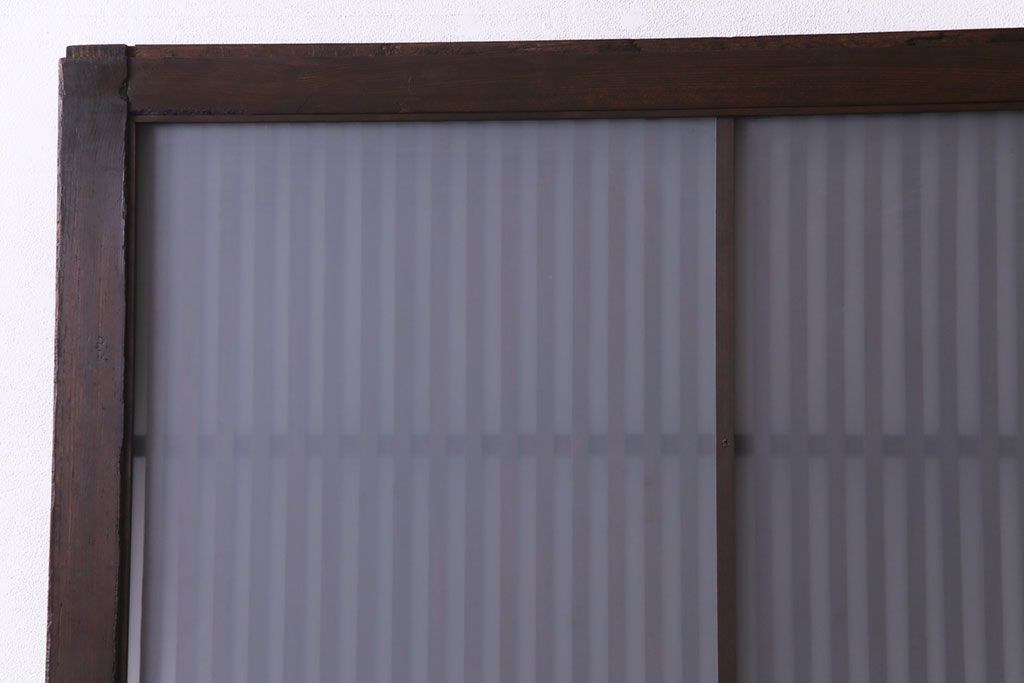 和製アンティーク　ヒノキ材　落ち着きと品のあるガラス入り格子蔵戸(格子戸、建具、引き戸、玄関戸)