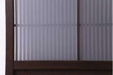 和製アンティーク　ヒノキ材　落ち着きと品のあるガラス入り格子蔵戸(格子戸、建具、引き戸、玄関戸)