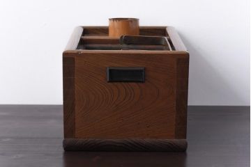 アンティーク雑貨　昭和初期　ケヤキ材　味わい深い佇まいの木製火鉢(手あぶり)