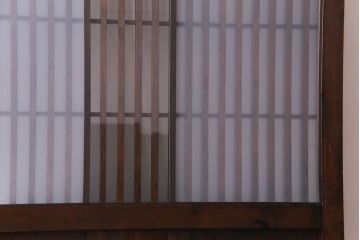 和製アンティーク　明治期　幅広で存在感のあるガラス入り格子蔵戸(格子戸、引き戸、建具、玄関戸)