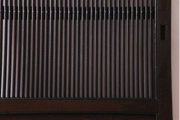 和製アンティーク　ガラス入り　亀の意匠が施された格子蔵戸(引き戸、ガラス戸、建具、玄関戸)