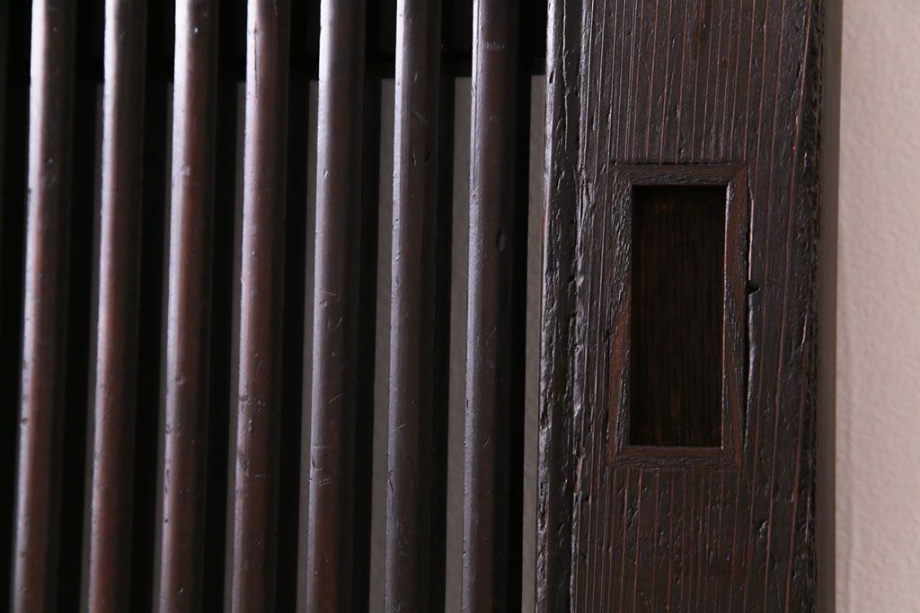 和製アンティーク　ガラス入り　亀の意匠が施された格子蔵戸(引き戸、ガラス戸、建具、玄関戸)