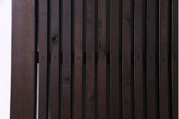 和製アンティーク　明治期　ケヤキ・ヒノキ材　縦桟が目を引く格子蔵戸(格子戸、引き戸、建具、玄関戸)