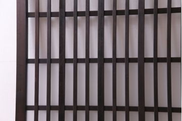 和製アンティーク　ヒノキ材　情緒ある雰囲気づくりにおすすめな大きなガラス入り格子戸(蔵戸、玄関戸)