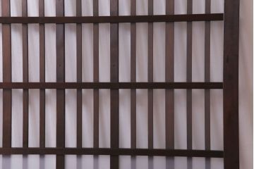 和製アンティーク　ヒノキ材　情緒ある雰囲気づくりにおすすめな大きなガラス入り格子戸(蔵戸、玄関戸)