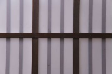 和製アンティーク　ヒノキ材　情緒ある雰囲気づくりにおすすめな大きなガラス入り格子戸(蔵戸、玄関戸)