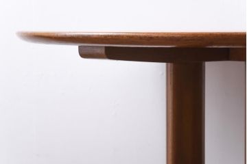 ビンテージ家具　ヴィンテージ　ナラ材　脚のデザインが印象的なコーヒーテーブル(ラウンドテーブル、サイドテーブル)