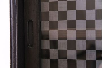 和製アンティーク　ラフジュ工房オリジナルガラス入り　モダンな雰囲気漂う本箱(収納棚、キャビネット)