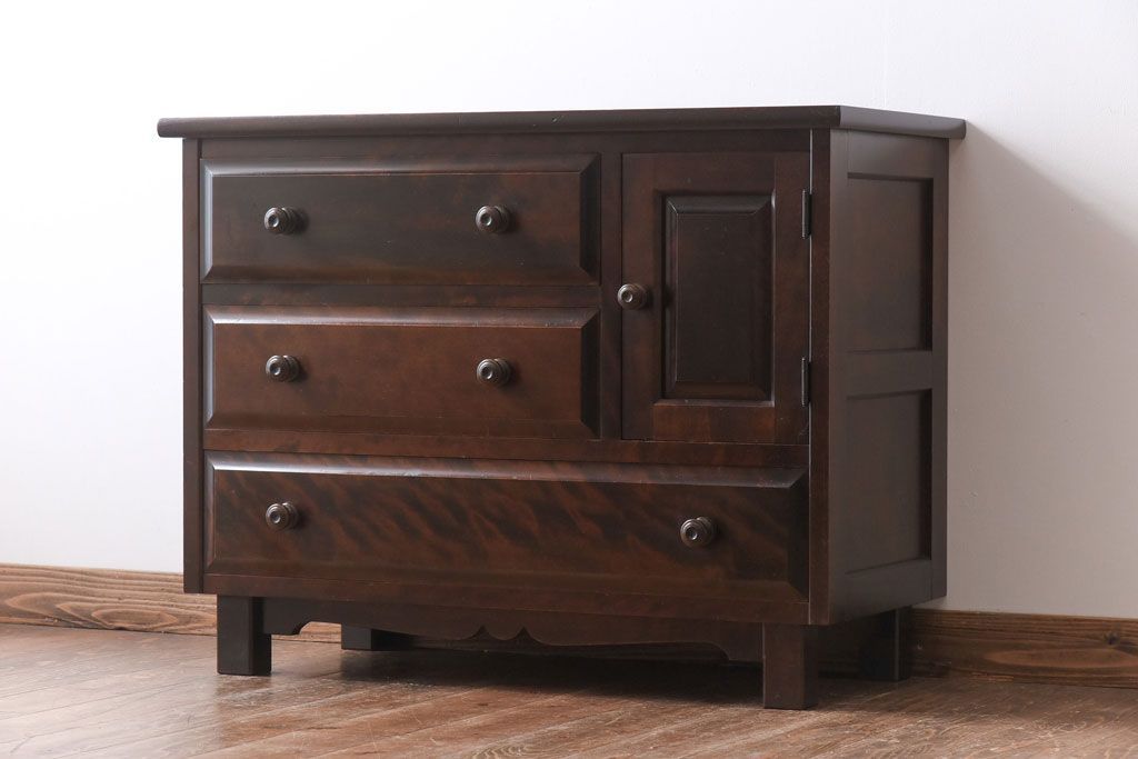 リメイク　北海道民芸家具　落ち着いた木の質感が感じられるサイドボード(リビングボード、チェスト、引き出し)