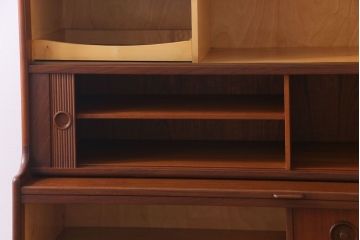 ヴィンテージ家具　北欧ビンテージ　デンマーク　レトロにもモダンにもおすすめの作業台付きキャビネット(ダイニングボード、サイドキャビネット)