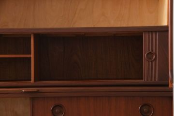 ヴィンテージ家具　北欧ビンテージ　デンマーク　レトロにもモダンにもおすすめの作業台付きキャビネット(ダイニングボード、サイドキャビネット)