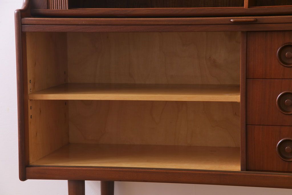 ヴィンテージ家具　北欧ビンテージ　デンマーク　レトロにもモダンにもおすすめの作業台付きキャビネット(ダイニングボード、サイドキャビネット)