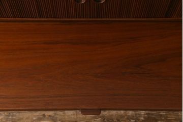 ヴィンテージ家具　北欧ビンテージ　デンマーク　レトロにもモダンにもおすすめの作業台付きキャビネット(ダイニングボード、サイドキャビネット)