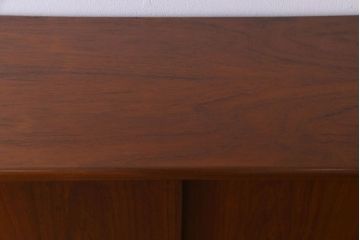 ヴィンテージ家具　北欧ビンテージ　デンマーク　レトロにもモダンにもおすすめの作業台付きキャビネット(ダイニングボード、サイドキャビネット)