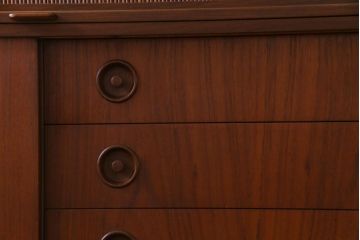 ヴィンテージ家具　北欧ビンテージ　デンマーク　レトロにもモダンにもおすすめの作業台付きキャビネット(ダイニングボード、サイドキャビネット)