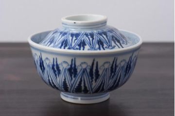 古民具・骨董　幕末明治期　大きく描かれた文様が目を引く蓋付茶碗(和食器)2客セット(1)