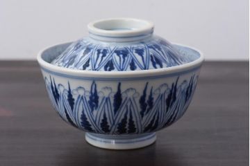 古民具・骨董　幕末明治期　大きく描かれた文様が目を引く蓋付茶碗(和食器)2客セット(1)