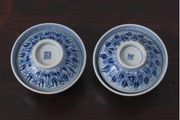 古民具・骨董　幕末明治期　大きく描かれた文様が目を引く蓋付茶碗(和食器)2客セット(1)