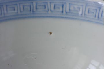 古民具・骨董　幕末明治期　大きく描かれた文様が目を引く蓋付茶碗(和食器)2客セット(1)