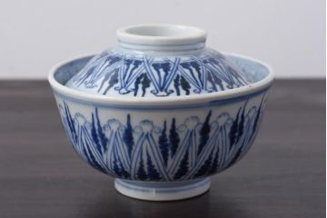 古民具・骨董　幕末明治期　大きく描かれた文様が目を引く蓋付茶碗(和食器)2客セット(1)