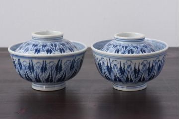 古民具・骨董　幕末明治期　大きく描かれた文様が目を引く蓋付茶碗(和食器)2客セット(2)
