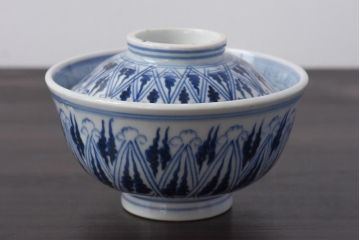 古民具・骨董　幕末明治期　大きく描かれた文様が目を引く蓋付茶碗(和食器)2客セット(2)