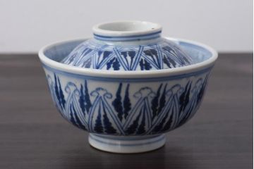 古民具・骨董　幕末明治期　大きく描かれた文様が目を引く蓋付茶碗(和食器)2客セット(2)
