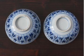 古民具・骨董　幕末明治期　大きく描かれた文様が目を引く蓋付茶碗(和食器)2客セット(2)