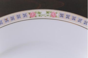 日本陶器　オールドノリタケ(Noritake、則武)　淡い色の小花が愛らしいプレート(皿)3枚セット(1)