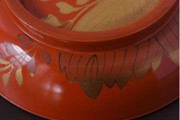 金彩の桐紋が存在感を放つ蓋付き木製椀(漆器、和食器)5客セット