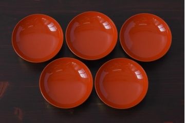 金彩の桐紋が存在感を放つ蓋付き木製椀(漆器、和食器)5客セット